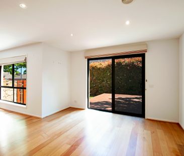 Stunning 2 Storey Townhouse - Photo 6