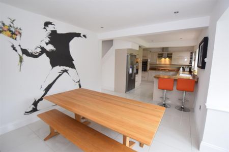 3 bedroom semi-detached house to rent - Photo 3