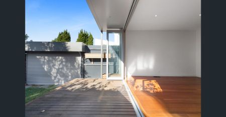 Beautiful balance of classical and contemporary - Photo 5