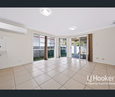 Spacious Family Home in the Heart of Mitchelton - Available Now! - Photo 5