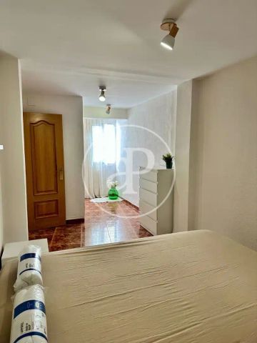 Piso de alquiler en Carrer Navarro Cabanes, Nou Moles - Foto 4