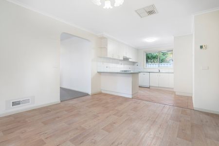 3 OAKMONT CIRCUIT, Wodonga VIC 3690 - House For Rent | Domain - Photo 5