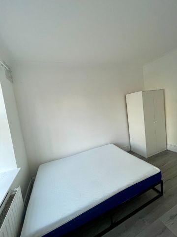 Room in a Shared Flat, Marina Court, E3 - Photo 3