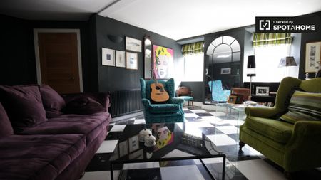 Large room in 3-bedroom house in Howth, Dublin - Photo 4