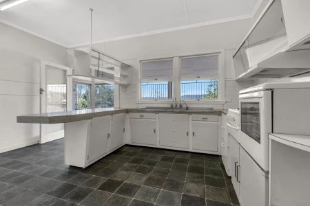“Elevated & Peaceful Family Home with Scenic Mountain Views” - Photo 4