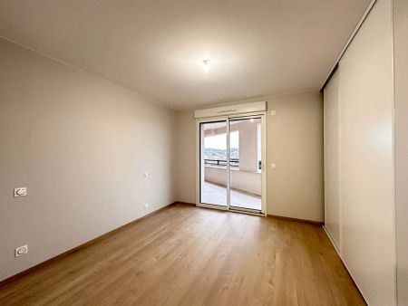 APPARTEMENT T4 AVEC TERRASSE ET GARAGE - Photo 3