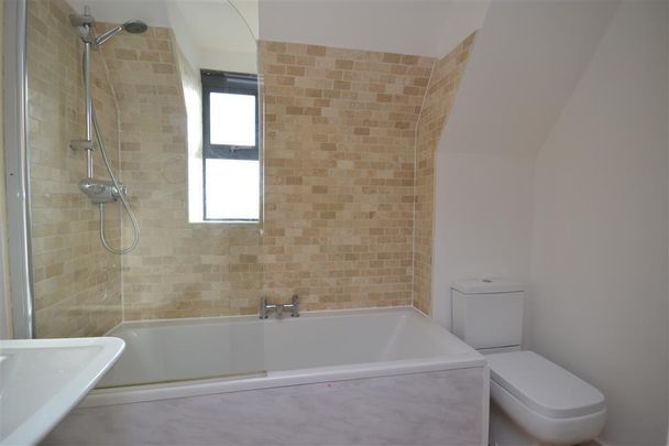 2 bedroom flat - Photo 1