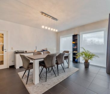 Zeer zonnig en ruim hoekappartement in een rustige wijk - Photo 1