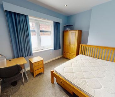 6 bedroom townhouse to rent - Photo 3