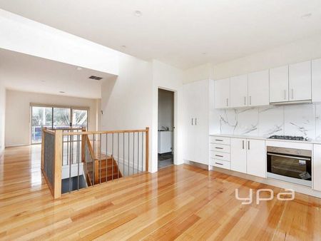 Charming Duplex in Convenient Fawkner Location - Photo 2