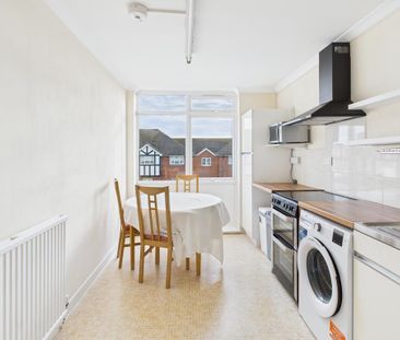 2 bedroom flat to rent - Photo 2