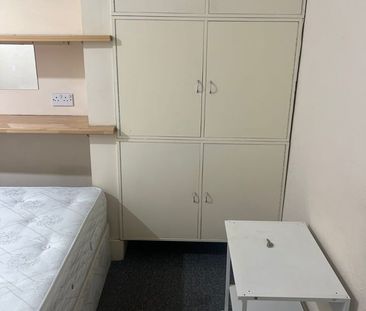 Room in a Shared House, Brenthurst Road, NW10 - Photo 1