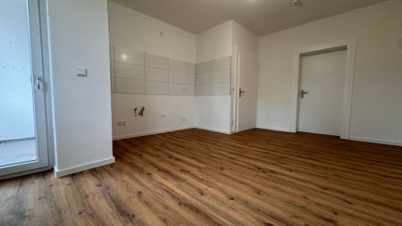 *** Erstbezug nach Modernisierung! Charmante EG-Wohnung mit Duschbad! *** - Foto 2