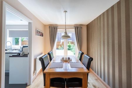 4 bedroom detached house to rent - Photo 3