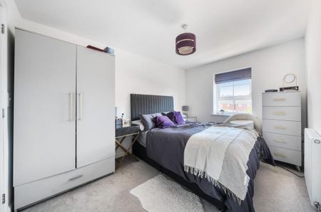 3 bedroom semi-detached house to rent - Photo 5