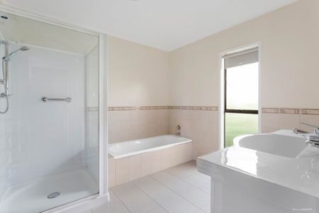 Property Management907 Beach Road, Waiake - House for Rent - Photo 4