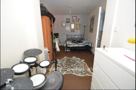 4 Bedroom Properties for Rent - Photo 2