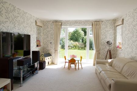 5 bedroom detached house to rent - Photo 2