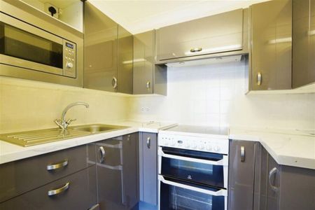 1 bedroom retirement property to rent - Photo 4