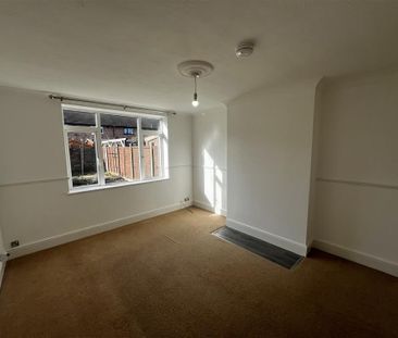 Thompson Close - Photo 2