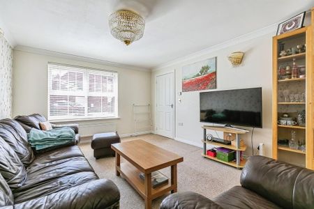 4 bedroom detached house to rent - Photo 3