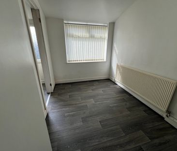 3 Bed Terraced House, Poitiers Road, CV3 - Photo 3