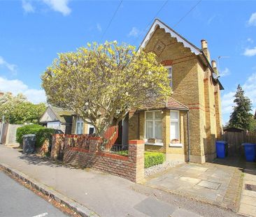 4 bedroom semi-detached house to rent - Photo 6