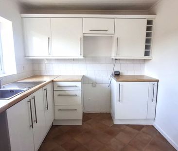2 bed flat to rent in - Photo 5