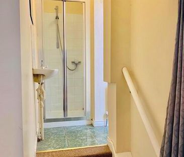 Room 3 En-Suite, 44 Rathcoole Street, Lisburn Road, Belfast, BT9 7GA - Photo 5