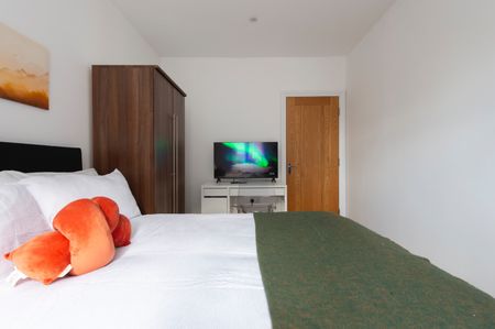 3 Bed Flat, Gunnersbury Avenue, W5 - Photo 4