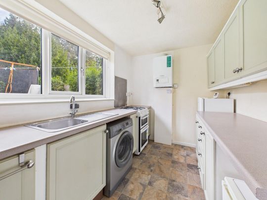 2 bedroom Flat To Let - Photo 1