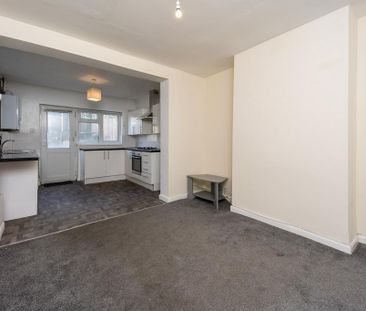 3 bedroom semi-detached house to rent - Photo 6