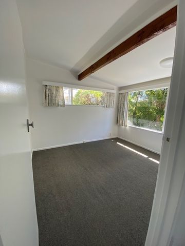 Property Management32 Kowhai Road, Campbells Bay - Unit for Rent - Photo 2