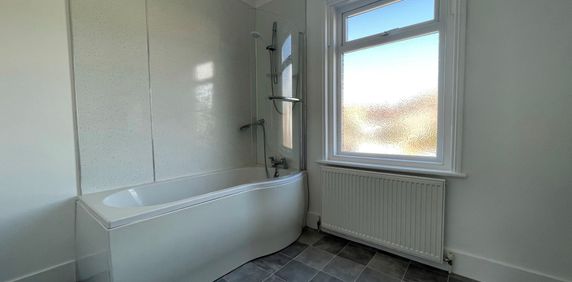 2 bedroom house to rent Broomfield Street, Eastbourne, BN21 - Photo 2