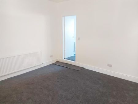 1 bedroom Maisonette to rent - Photo 2