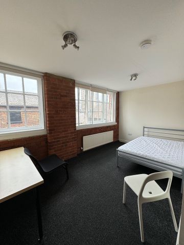 6 Bed Flat, Bells Square, S1 - Photo 5