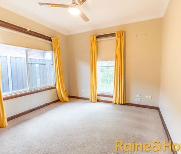 Convenient Location - Photo 3