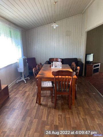 Furnished 4 Bedroom Home, Close to CBD - Available January 2026 - Photo 2