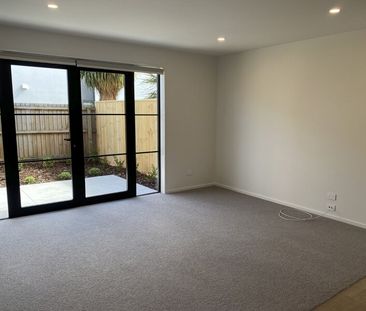 Waltham – Modern Townhouse, 2 Bedroom + Study Nook, Single carpark - Photo 1