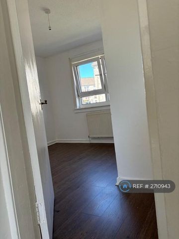 3 bedroom flat to rent - Photo 2