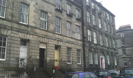 4 bedroom flat to rent - Photo 2