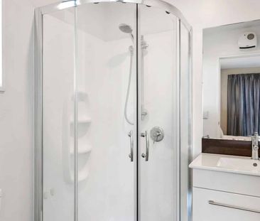 Private Modern room available - Photo 5