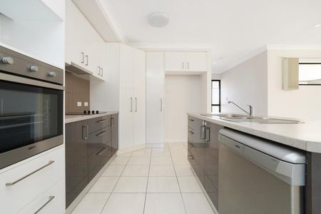 45 Angel Road, Johnston - Photo 2