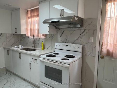 For Lease - 74 glendower Circuit Unit# LOWER, Toronto, Ontario - Photo 2