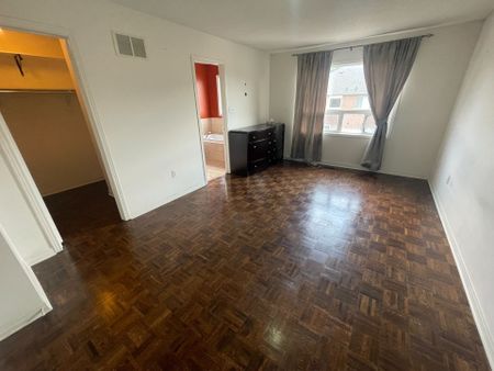 For Lease - 17 Neuchatel Avenue, Vaughan, Ontario - Photo 2