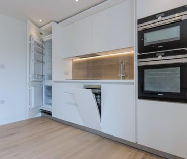 King Georges Walk, Esher, Surrey, KT10 - Photo 2