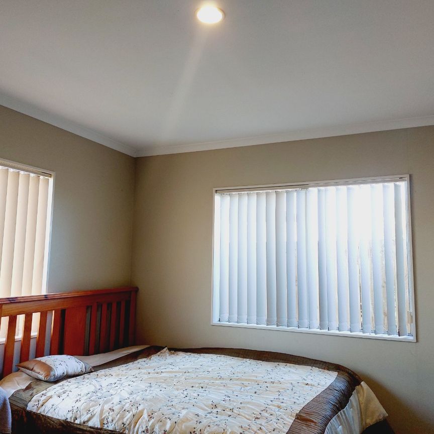 Spacious 3-Bedroom Home with Double Garage – Shirley Road - Photo 1