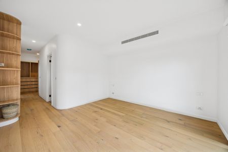 EXECUTIVE LIVING WITH DESIGNER DETAIL - Photo 5