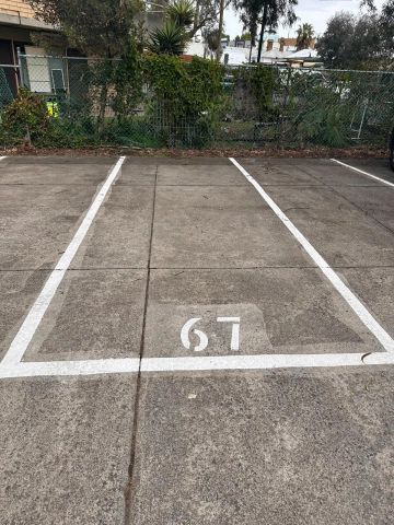 “Immaculate sun filled apartment in prefect location” - Photo 2