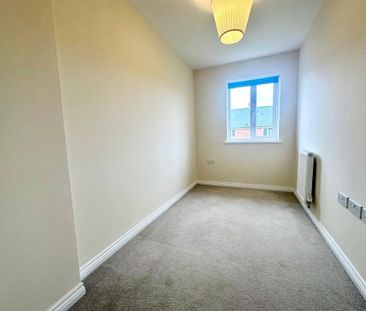 4 bedroom semi-detached house to rent - Photo 3